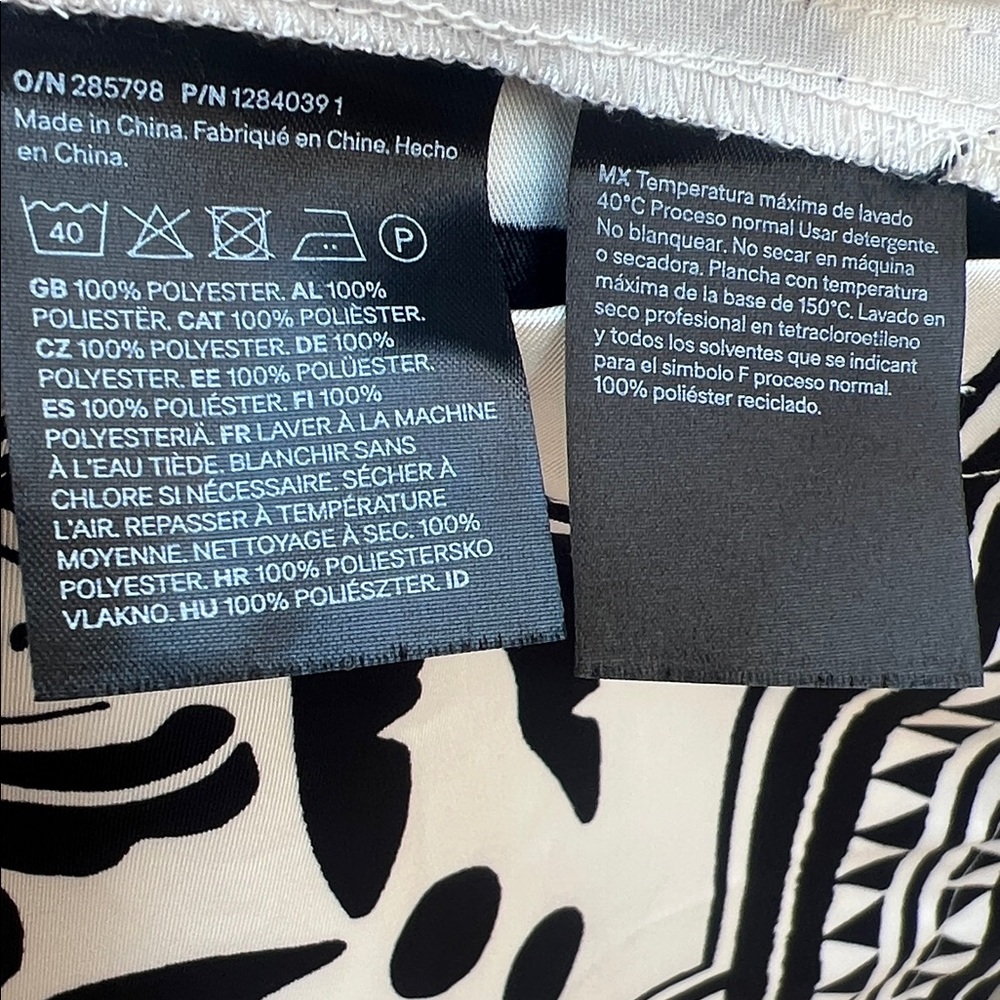 Women’s Black and White Patterned Button-Up Shirt/ Blouse - Picture 4 of 6